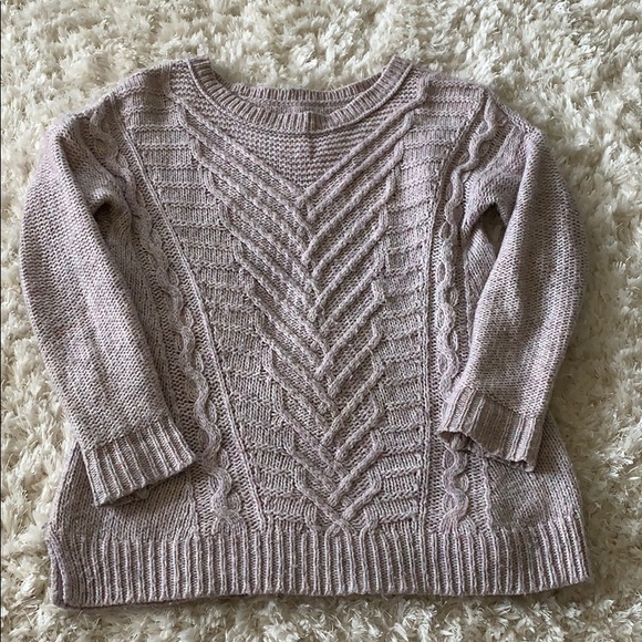 Beautiful & Cozy Sweater - Picture 1 of 4
